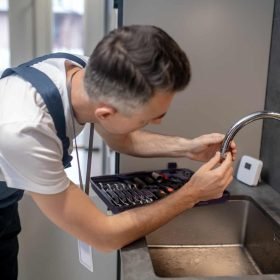 man-spinning-faucet-aerator-on-spout-pipe.jpg man-spinning-faucet-aerator-on-spout-pipe.jpg